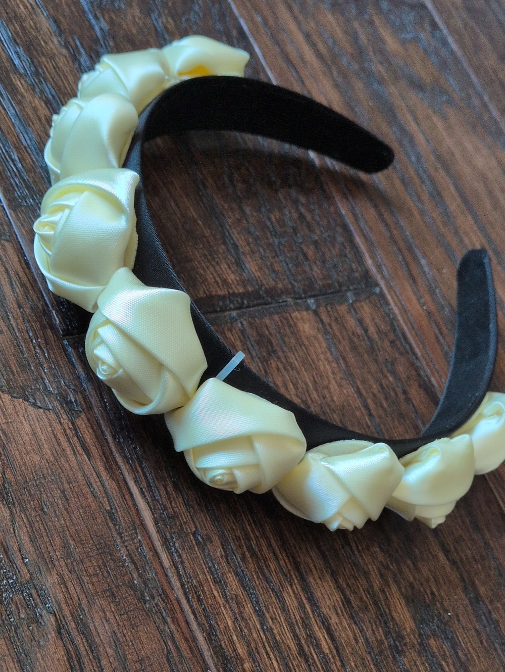 URBAN OUTFITTERS I NWT Ivory Cream Light Yellow Satin Rose Flower Headband